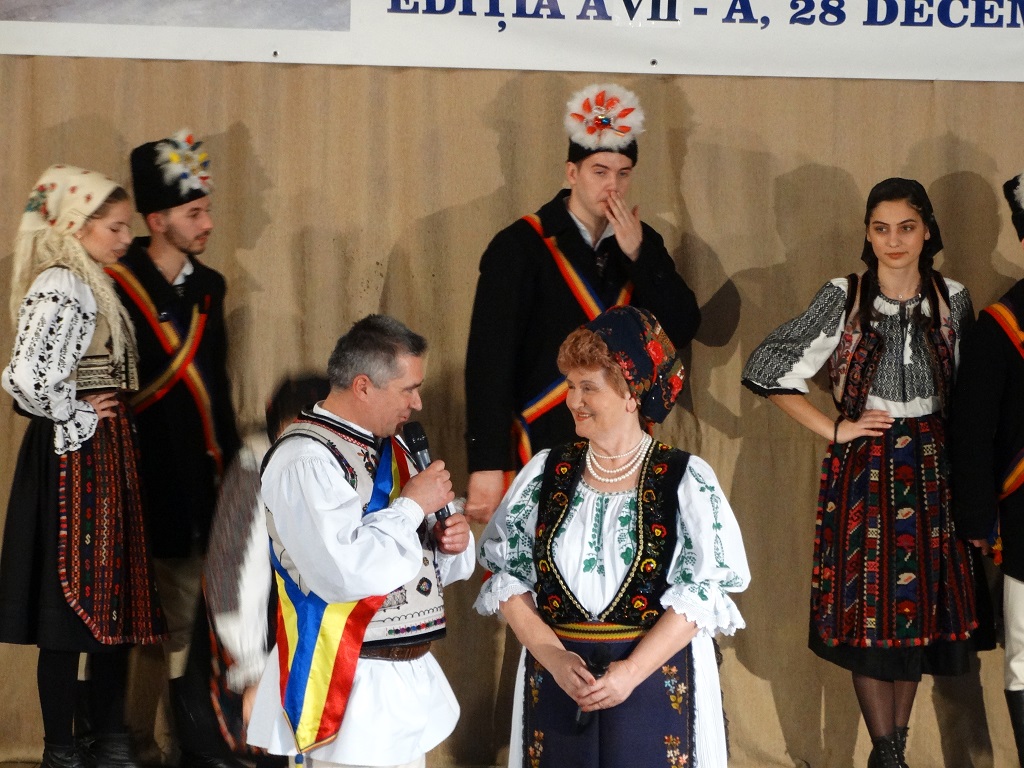 Primarul Dumitru Flucus si Veta Biris, Festivalul Cetelor de Feciori din Tara Fagarasului - Sus in slava cerului, Sinca Noua, 2017